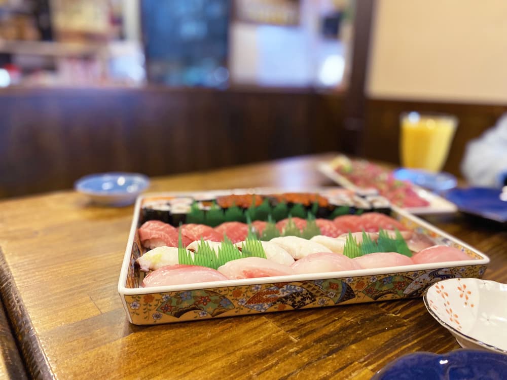 にぎり寿司｜和膳料理すし楓｜横浜市鶴見区鶴見中央｜東横INN横浜鶴見駅東口前